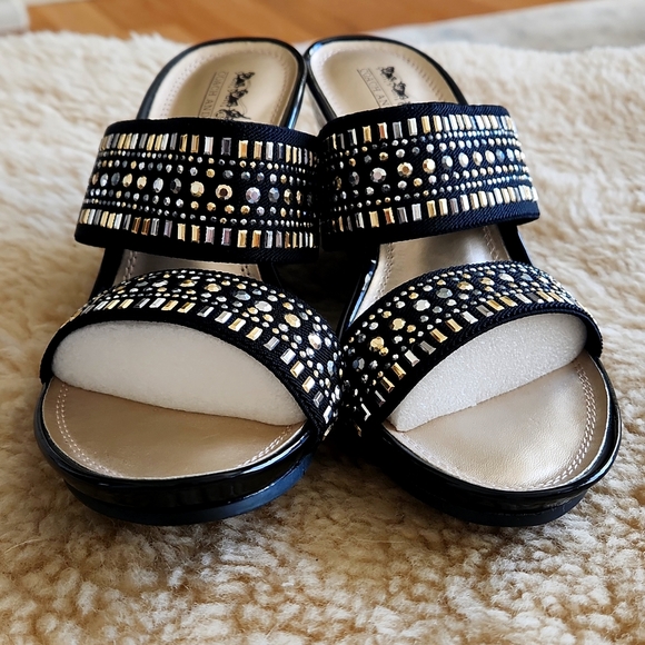 Gorgeous NWOT Coach And Four Dress Wedge Heel Sandals 🩶💛🖤 - Picture 14 of 16